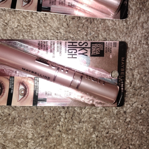 Mascara pick one message me after purchase what one you want - Picture 8 of 9